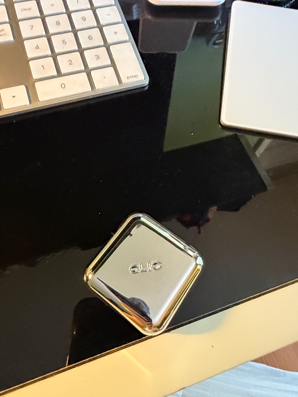 Clio essential LIPCHEEK TAP
